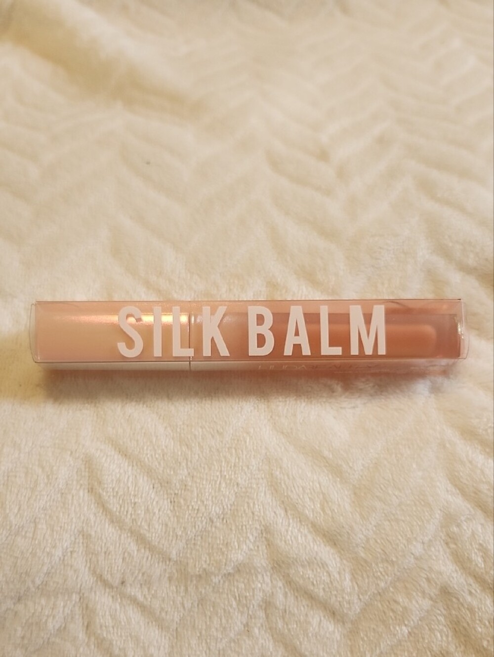 BNIB - Huda Beauty Silk Balm Hydrating Lip Balm - BLUSH - Picture 2 of 4